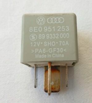 AUDI 8E0951253 - Relay plate and housing in plenum chamber: 1 pcs. www.parts5.com